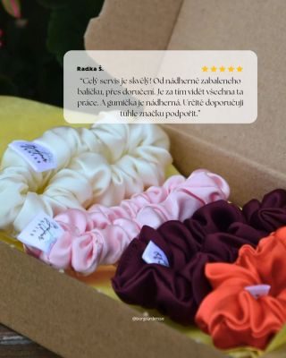 Pokud jsi tu nově: šiju hedvábné scrunchies gumičky, které jsou nejen jemné k vlasům, ale i krásné na pohled. A právě díky...